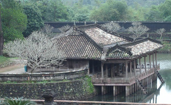 tu duc tomb