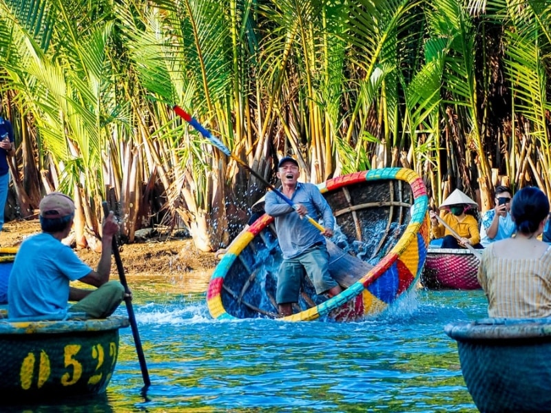 basket boat ride hoi an