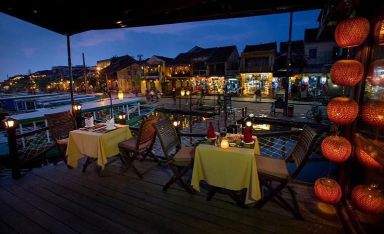 cinamon cruise dinner hoi an
