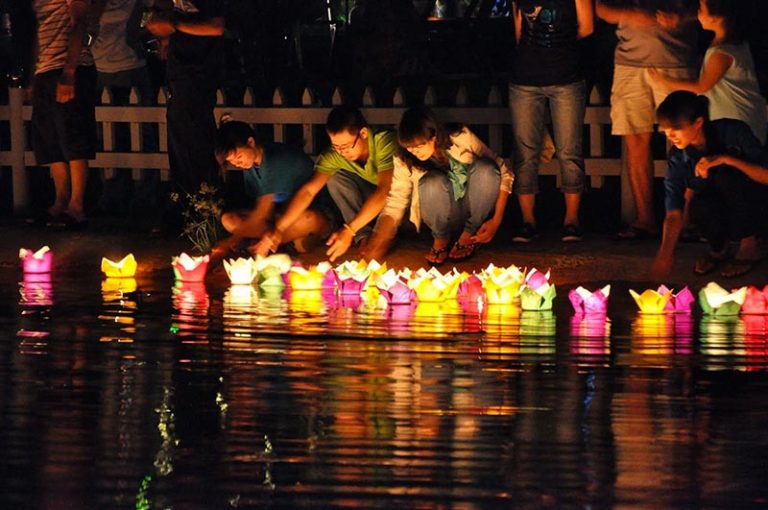 full moon night hoi an