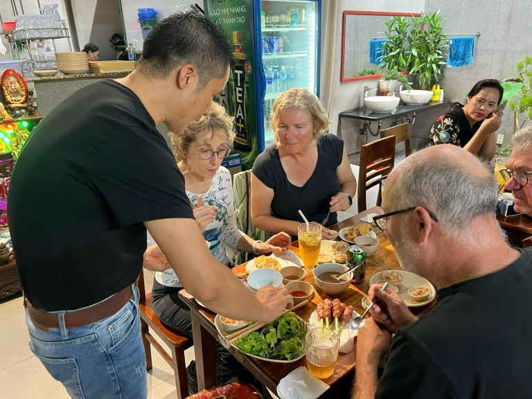 hue food tour