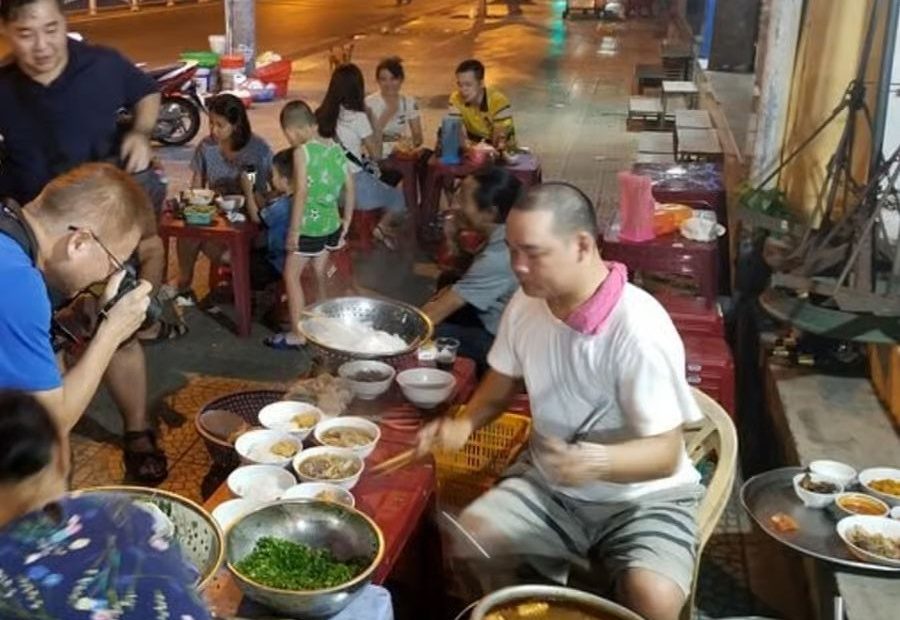 hue food tour
